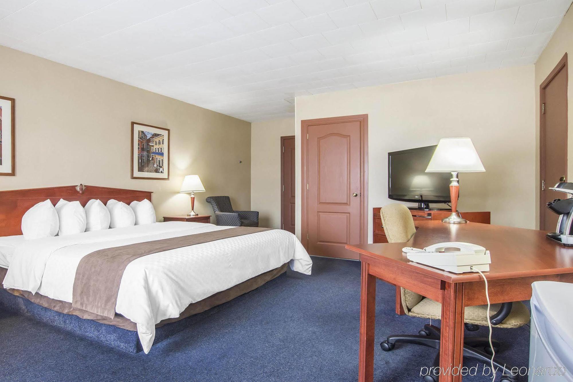 Hotel Danube Bleu Forestville Bagian luar foto