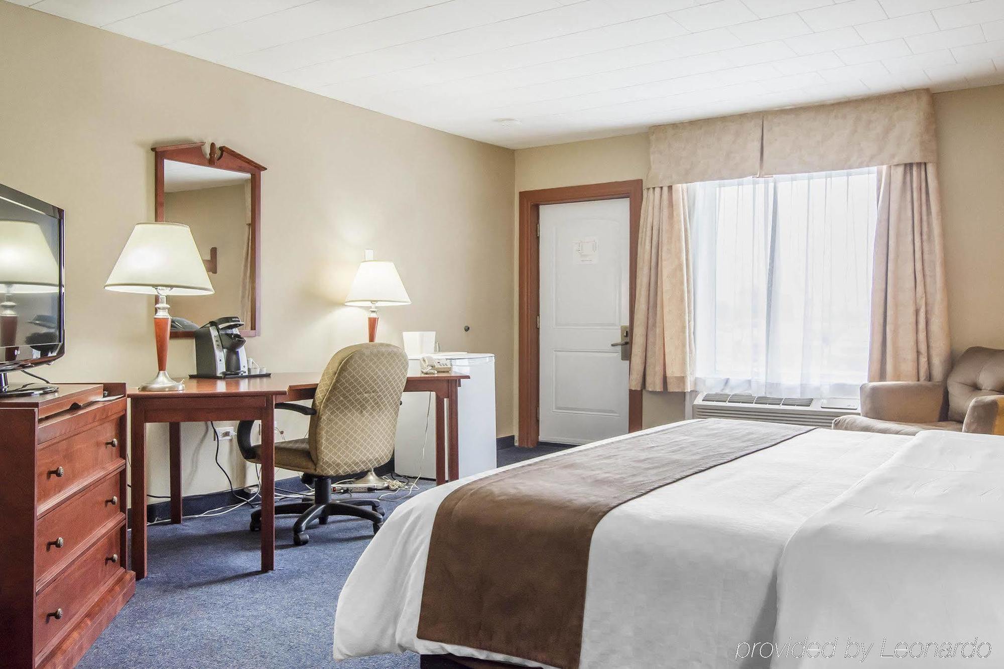 Hotel Danube Bleu Forestville Bagian luar foto
