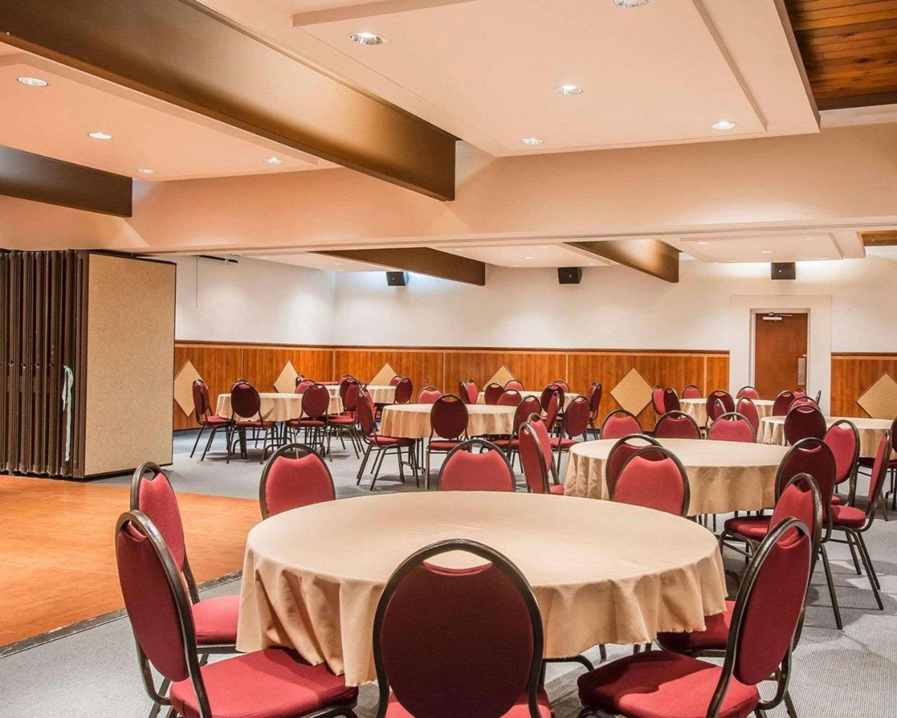Hotel Danube Bleu Forestville Bagian luar foto