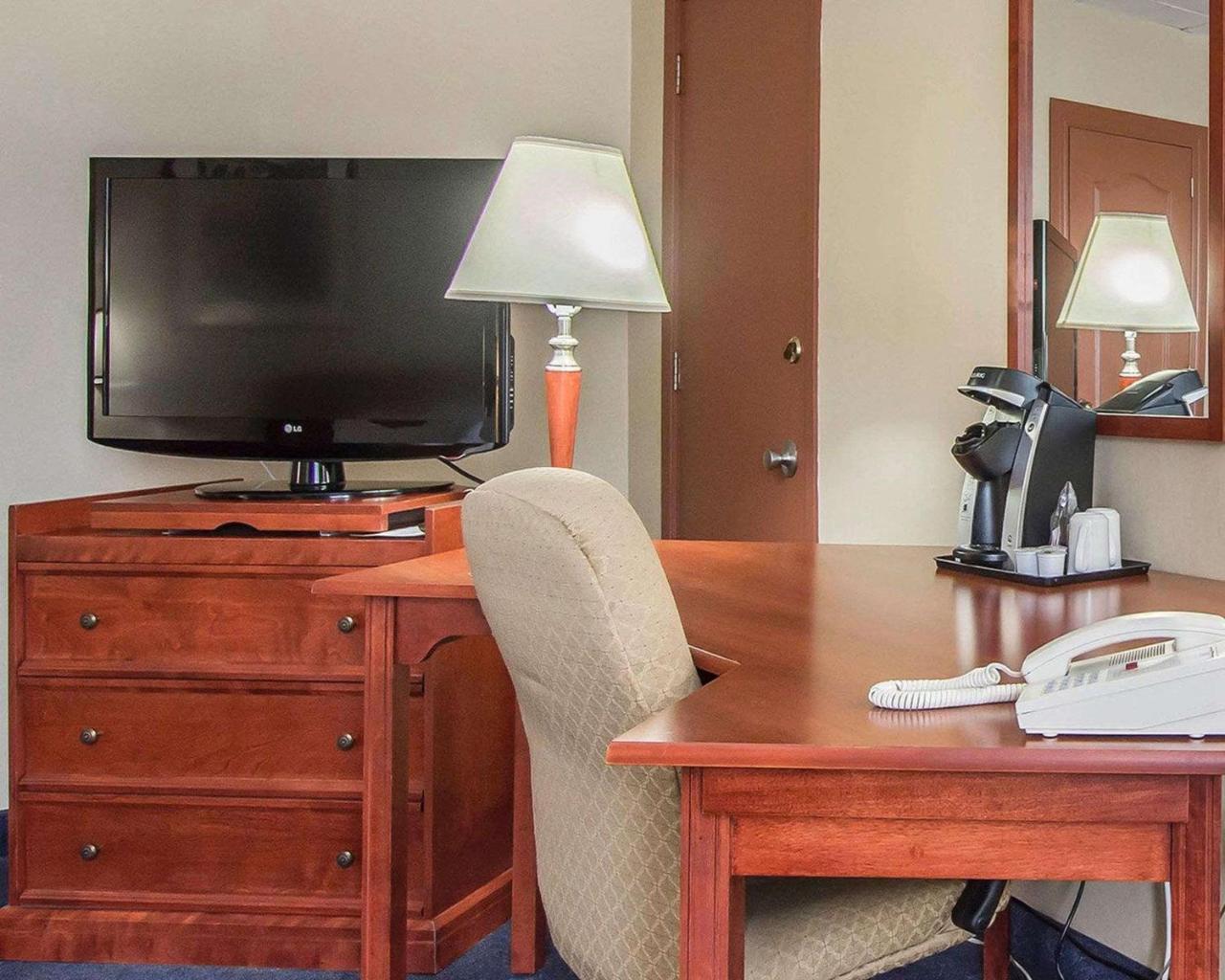 Hotel Danube Bleu Forestville Bagian luar foto