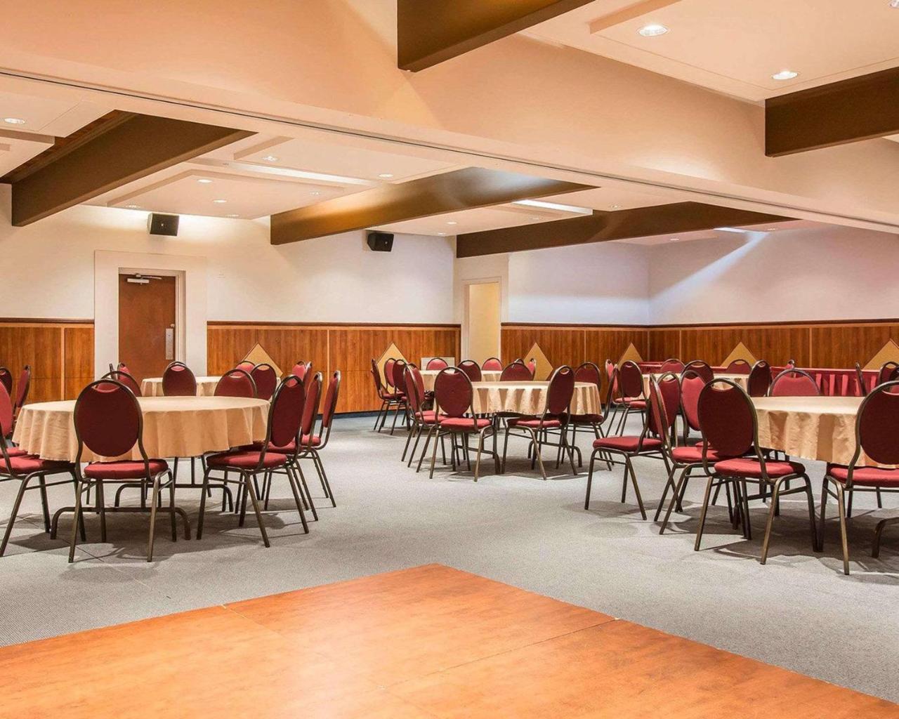 Hotel Danube Bleu Forestville Bagian luar foto